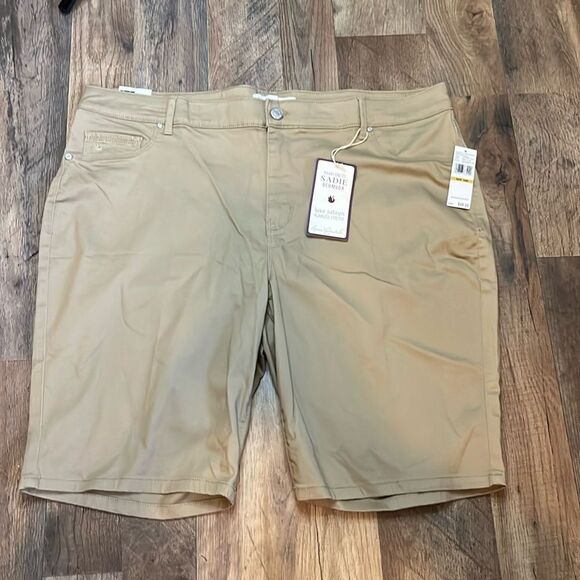 Gloria Vanderbilt khaki unltd Sadie Bermuda Shorts NWT 16W - Picture 1 of 11